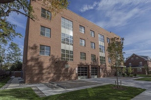 Building Photo - 905 N Jackson St