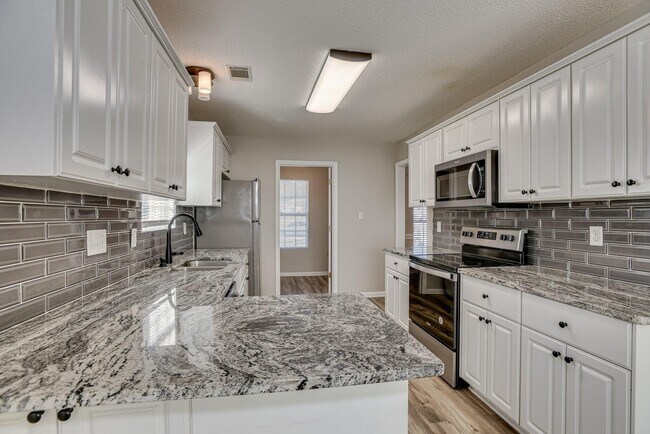 Building Photo - 4318 Sanderling Dr