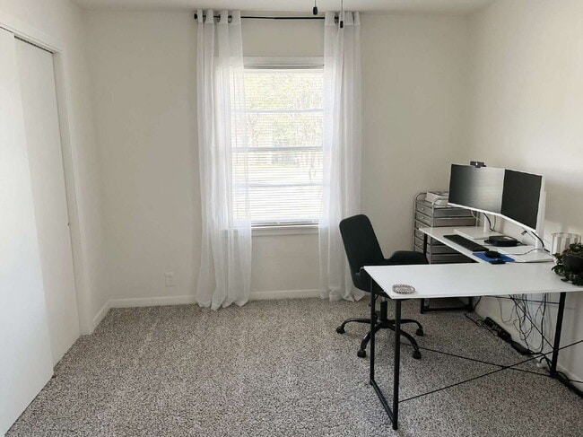 Building Photo - "Adorable 3-Bed Home with Modern Updates, Classic Charm and a Spacious Backyard Retreat!"