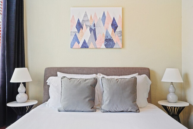 Building Photo - 1041 Constance St