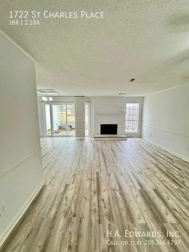 Building Photo - 1722 St Charles Pl