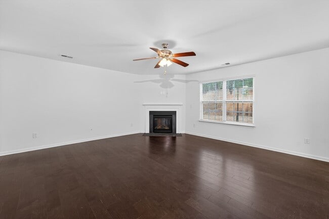 Building Photo - Spacious 4BR Energy-Efficient Home with Loft, Big Yard & Top-Rated Schools!