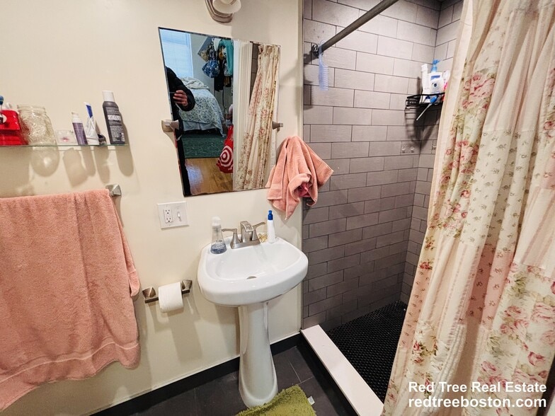 Building Photo - 549 Washington St