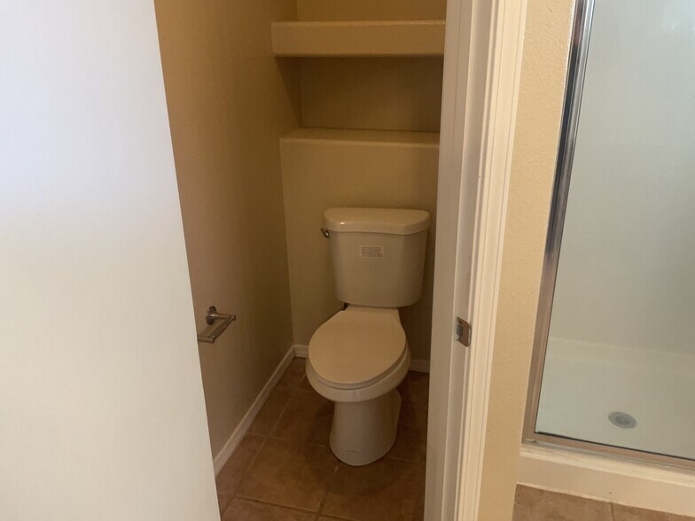 Building Photo - 625 Valley Meadows Dr NE