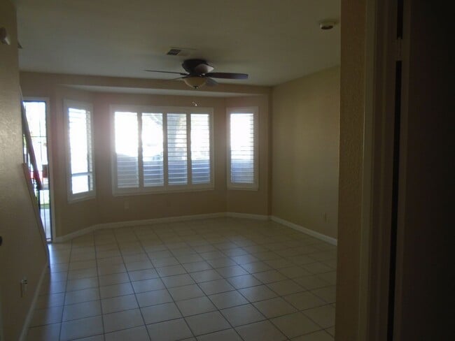 Building Photo - QUAILWOOD CUTIE IN GATED COMMUNITY!!!
