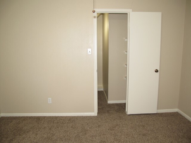 Building Photo - 702 Oder Ln