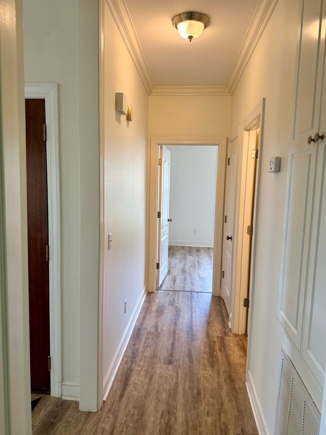 Building Photo - 364 Spring Hill Dr