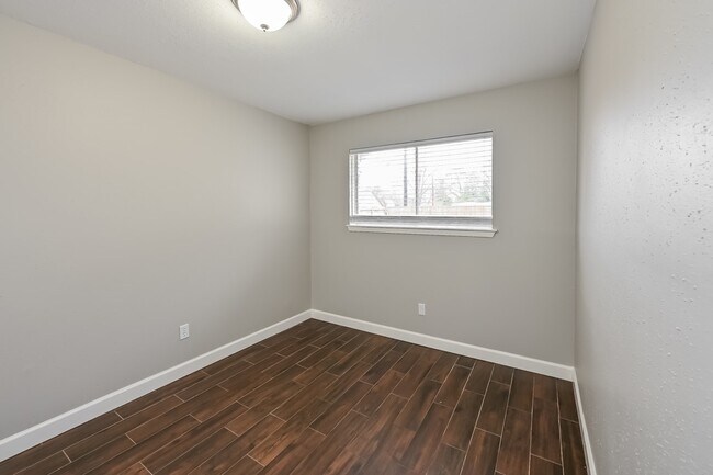 Building Photo - 11122 Kirwin Ln