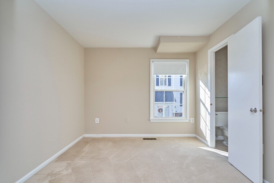 Building Photo - 8038 Sleepy View Ln