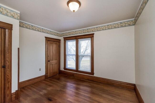 Building Photo - UNIQUE ACREAGE!!  4 Bedroom, 2 Bathroom House in Ames
