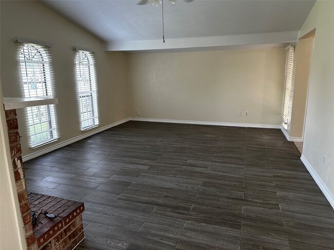 Building Photo - 5915 Trailview Dr