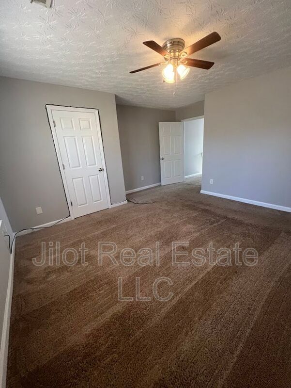 Building Photo - 216 Matthew Ln