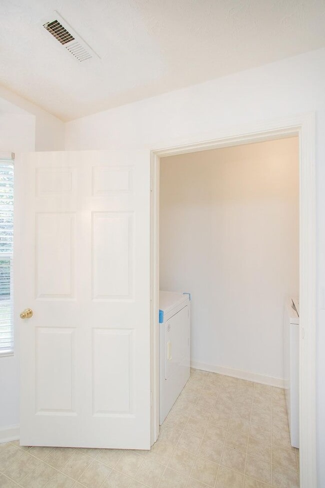 Building Photo - 517 Longleaf Ct