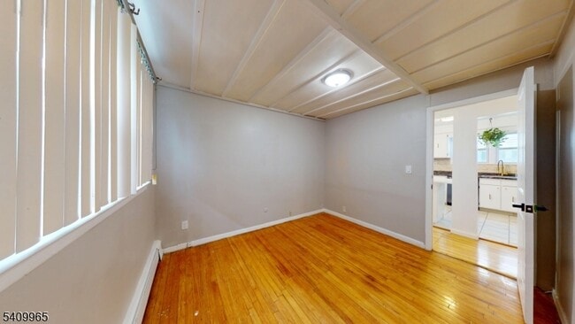 Building Photo - 40 Howard St