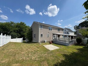 Building Photo - Recently Updated 3-Bedroom Townhouse in La...
