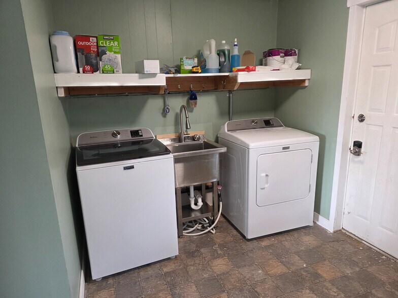 Building Photo - 4467 W 49th S