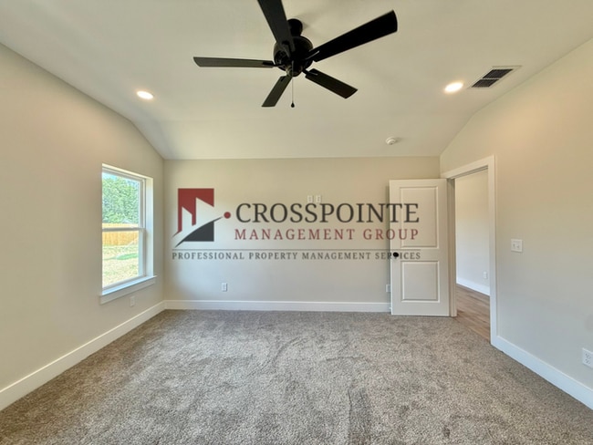 Building Photo - Beautiful 3 Bedroom 2 Bathroom Home!