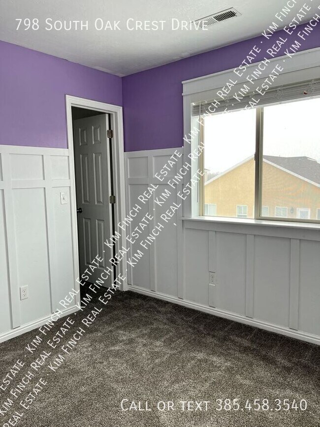 Building Photo - 798 S Oak Crest Dr