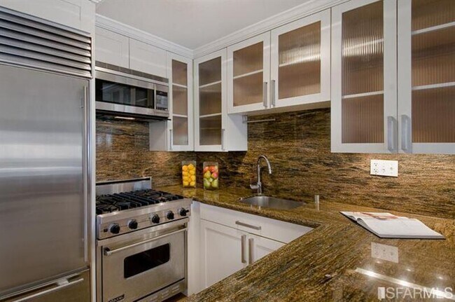 Building Photo - 2662 Bush St