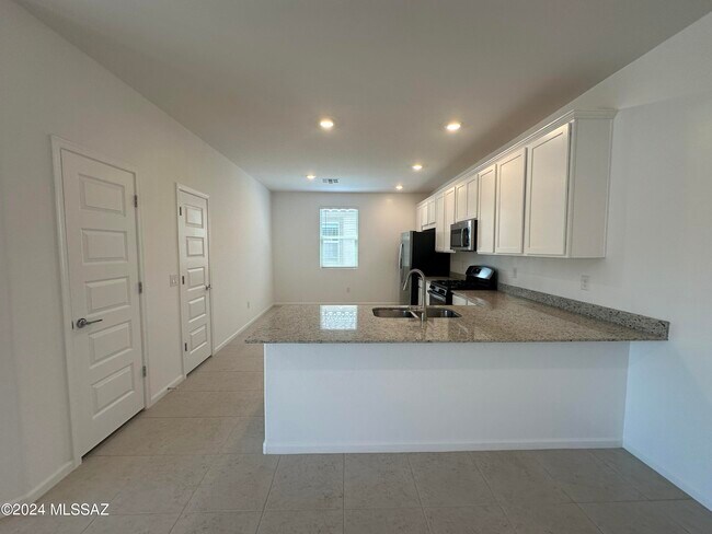 Building Photo - 10467 W Washburn St