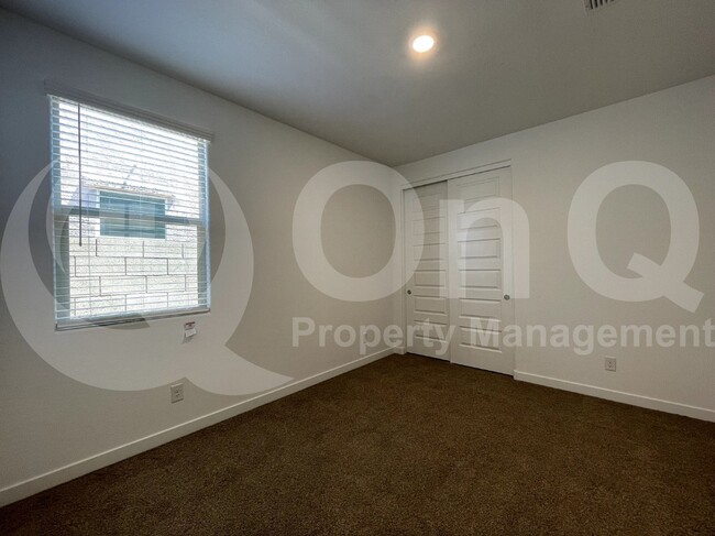 Building Photo - 5945 N 89th Dr