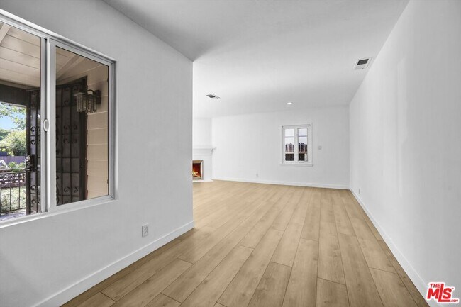 Building Photo - 6254 Ben Ave