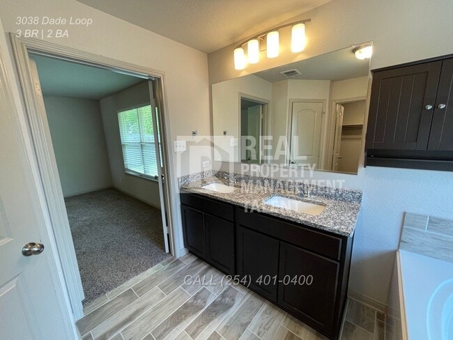 Building Photo - 3038 Dade Loop