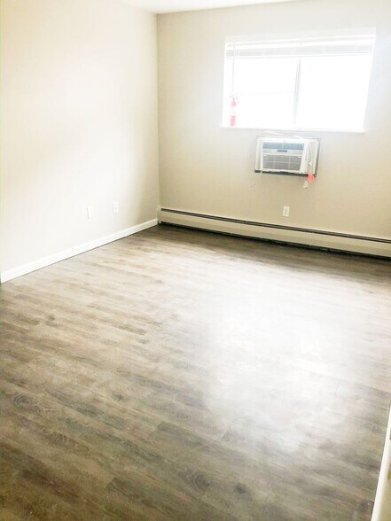 Interior Photo - The Pearl Apartments