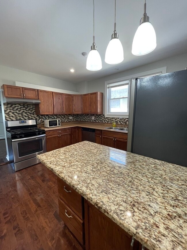 Building Photo - 7659 W Sunset Dr