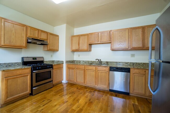 Building Photo - 149 Fellows Ave