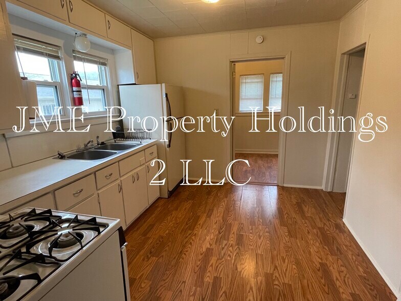 Building Photo - 113 W Young St