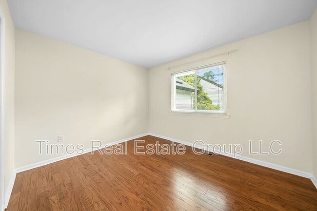 Building Photo - 113 Pinecrest Ln