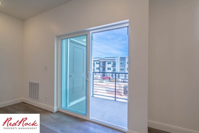 Building Photo - Spacious 3 Bedroom Unit in Desert Color With Pool & Lagoon Access