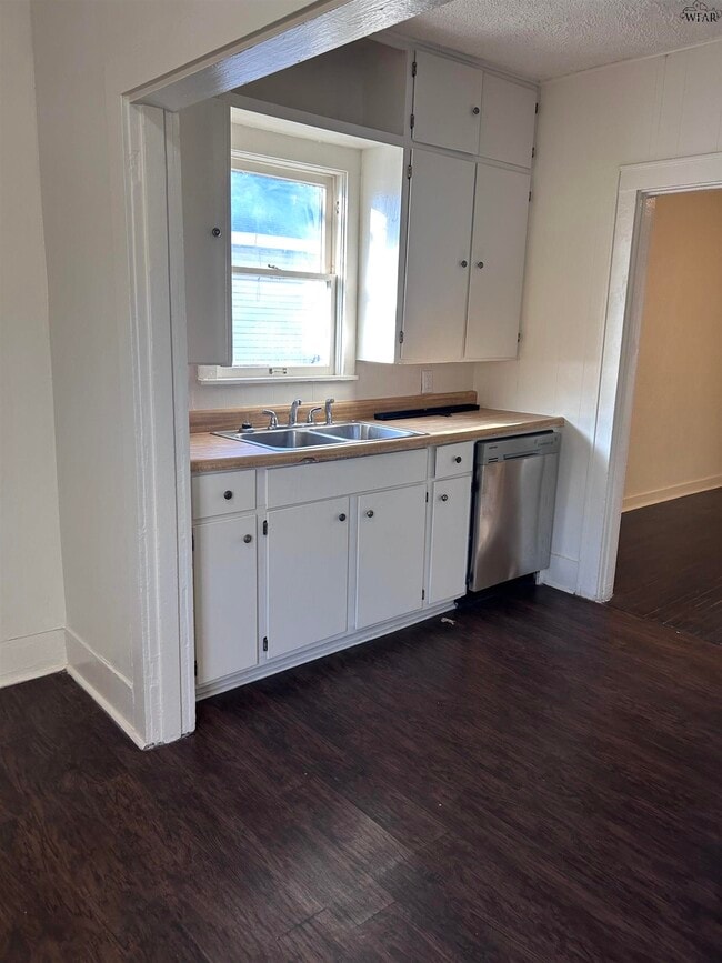 Building Photo - 1643 Pearl Ave