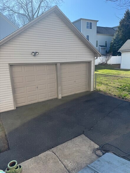 Building Photo - 289 Spruce St