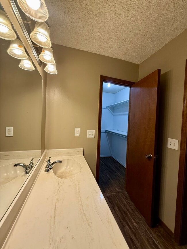 Building Photo - Updated home located in NW OKC