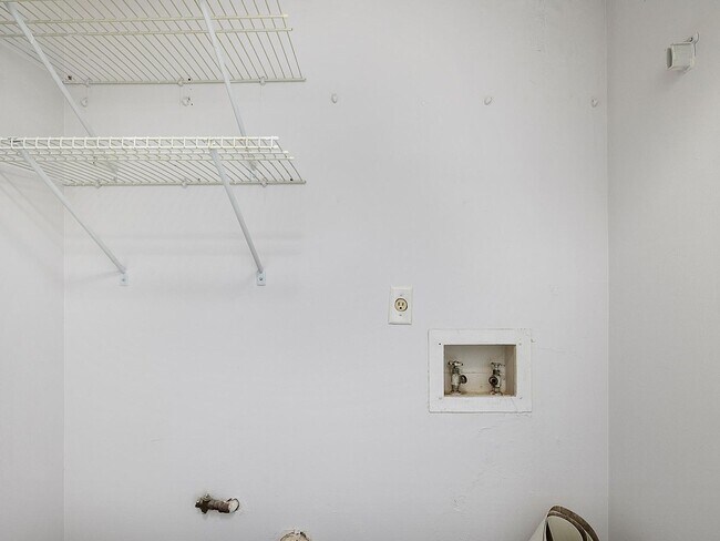 Building Photo - 1189 Ashborough Dr