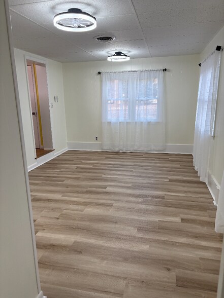 Building Photo - 43859 Bardmore Way