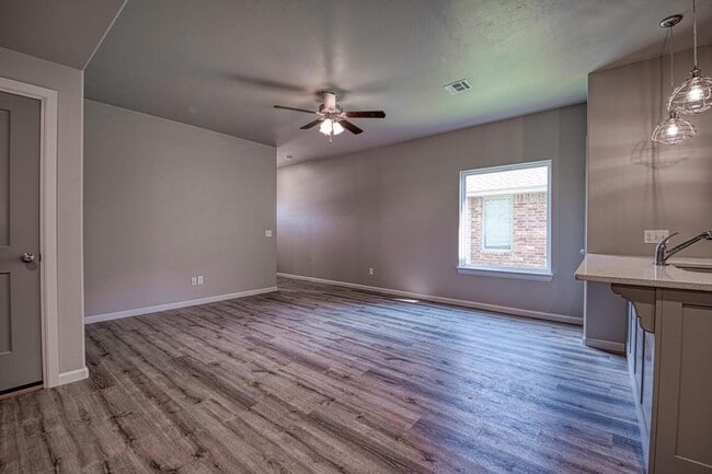 Building Photo - 1520 S 7th St