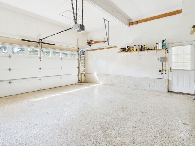 Building Photo - 6118 Walnut Landing Way
