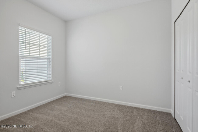 Building Photo - 95 Pinebury Ln