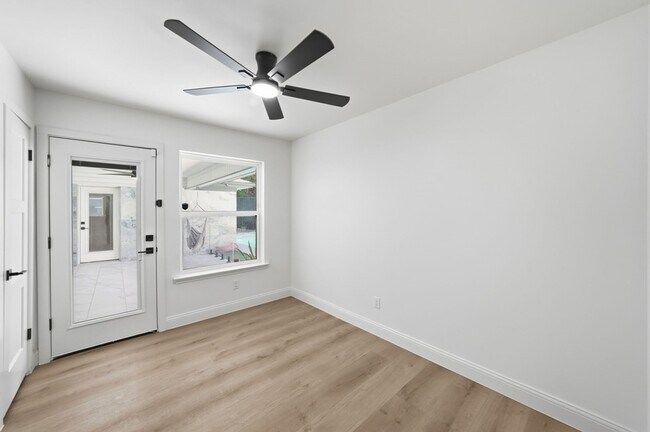 Building Photo - 7765 El Pensador Dr