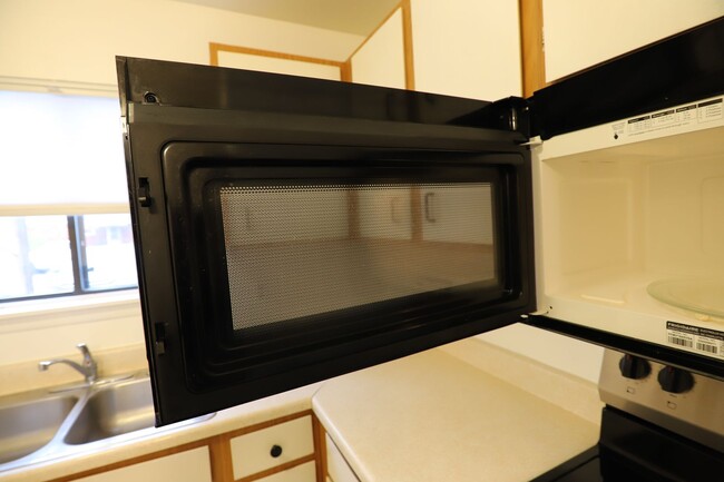 Building Photo - 257 Canby St