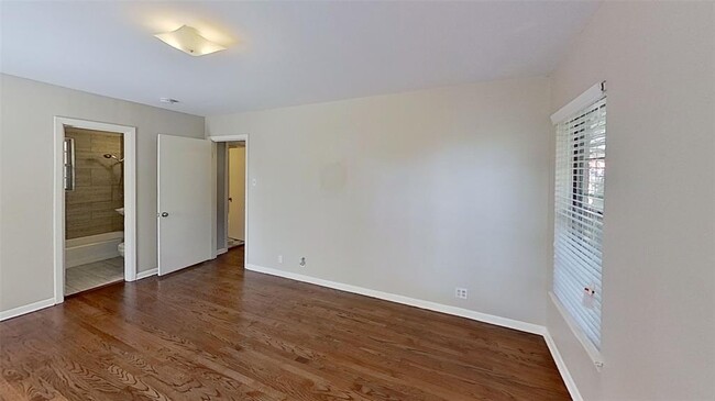 Building Photo - 841 Hillside Dr