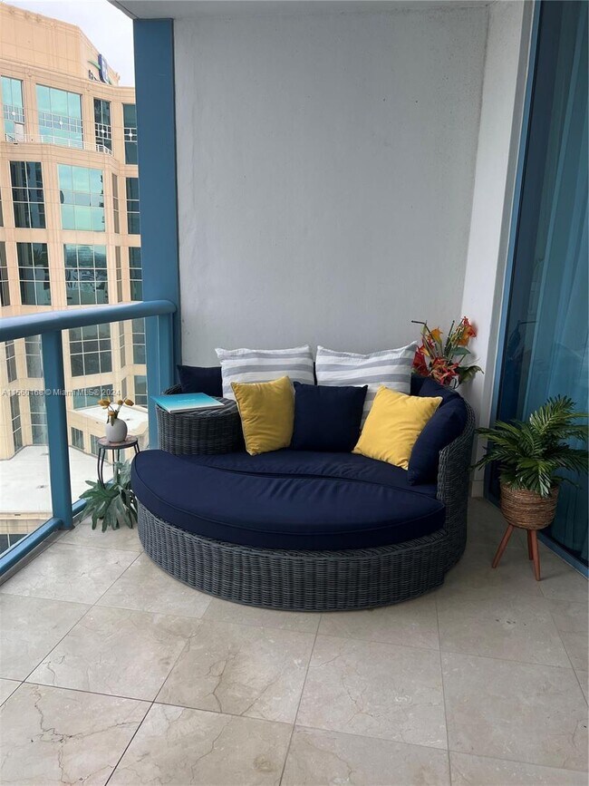 Building Photo - 333 Las Olas Way