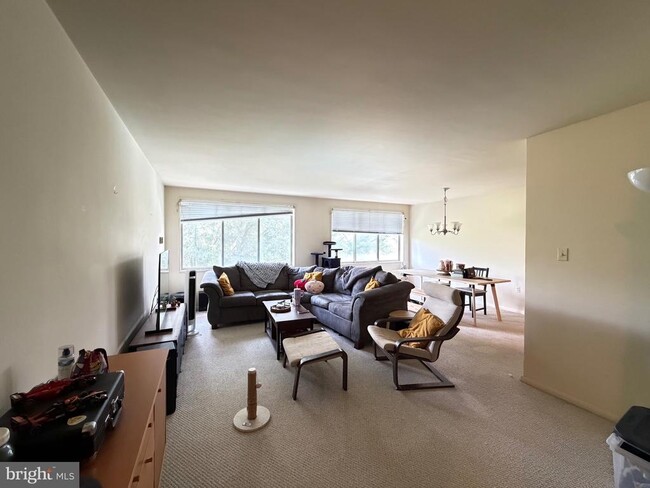Building Photo - 10201 Grosvenor Pl