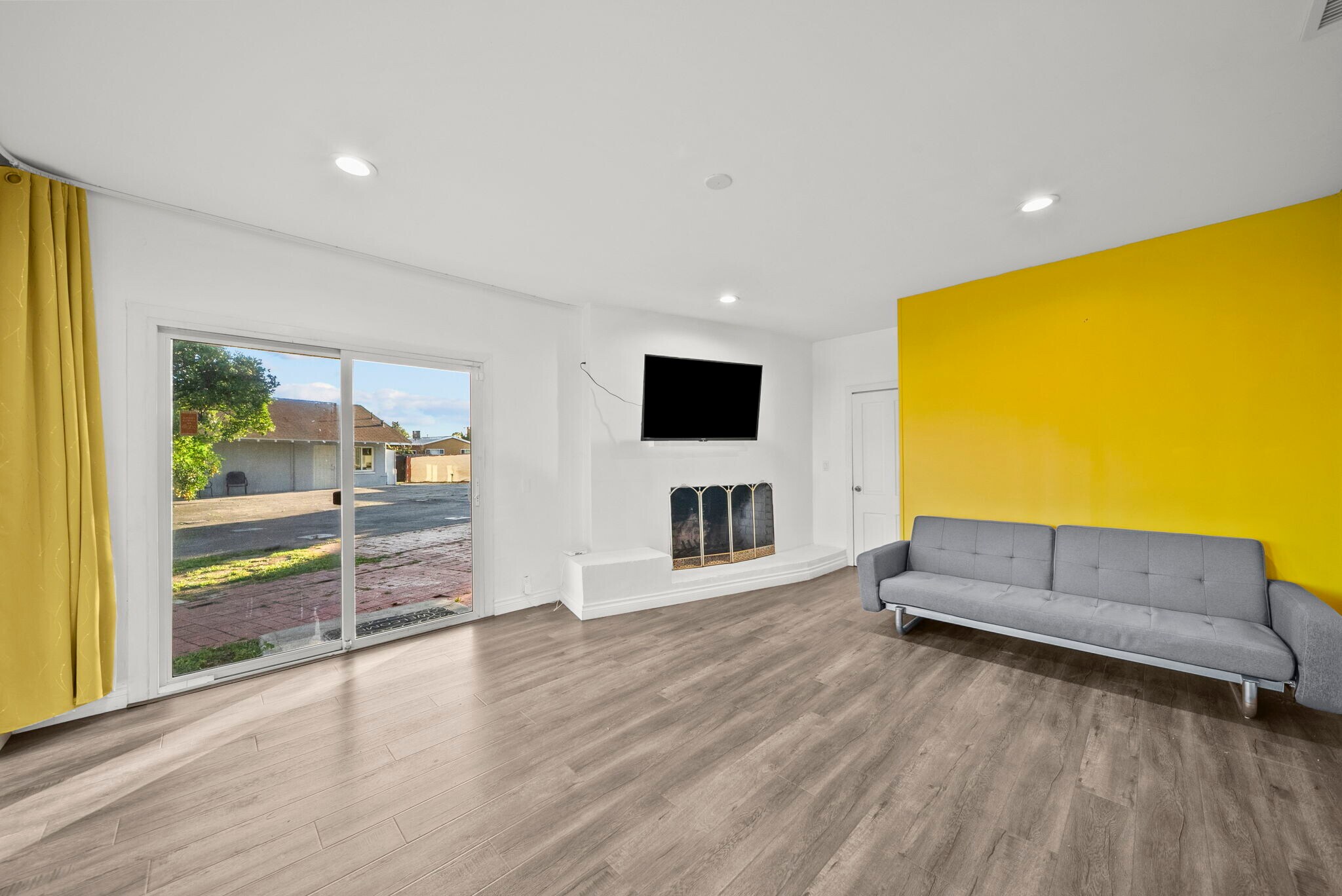 Building Photo - 8647 Corbin Ave