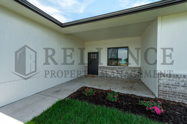 Building Photo - 607 Elmwood St