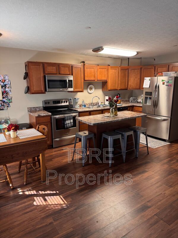 Building Photo - 1619 6th Ave