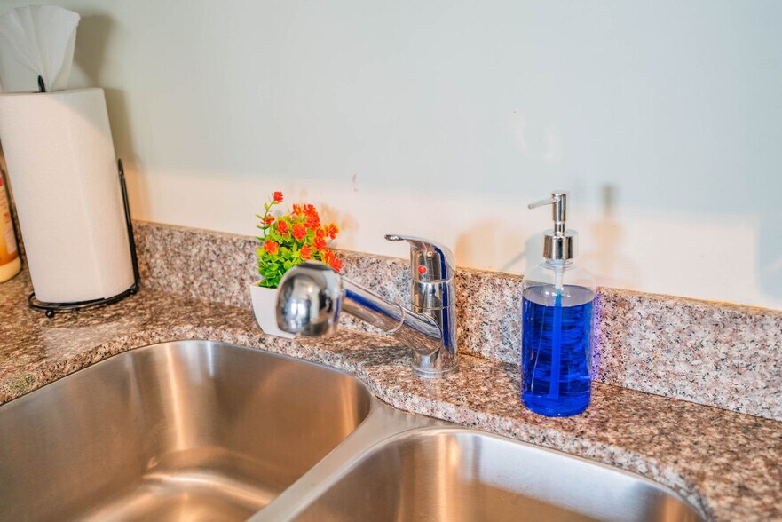 Building Photo - 333 E Roosevelt St